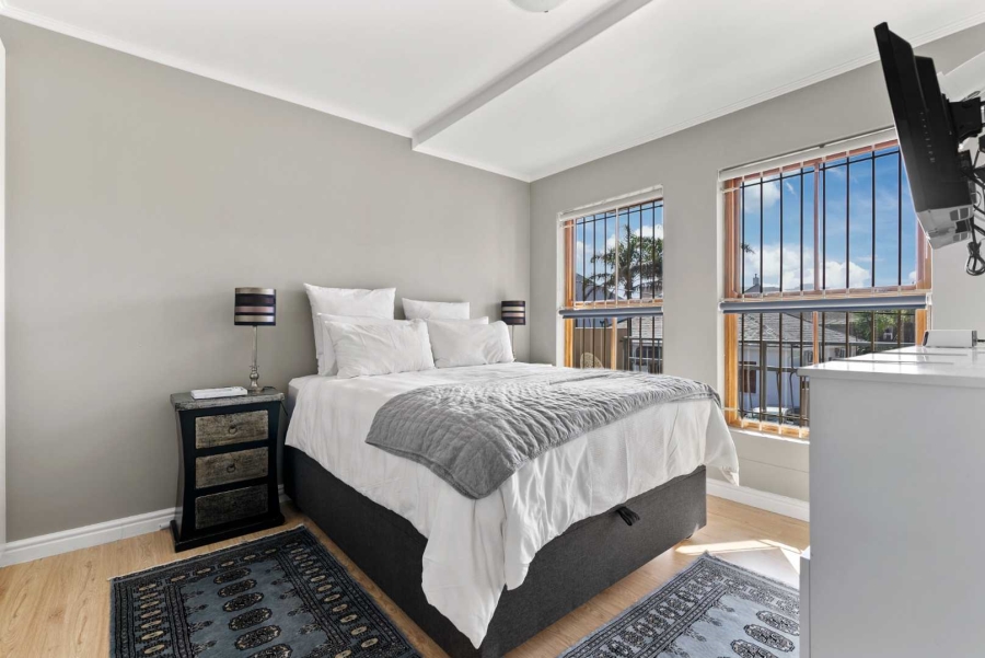 To Let 1 Bedroom Property for Rent in Sea Point Western Cape